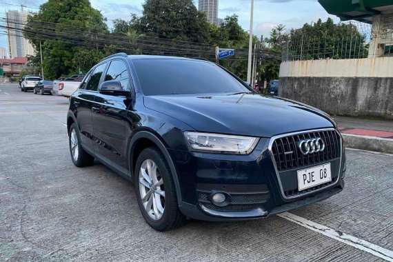 Selling Black Audi Q3 2013 in Quezon