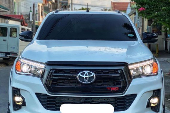 Selling White Toyota Hilux 2020 
