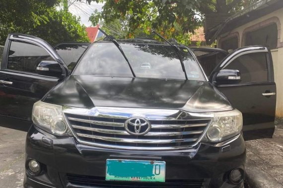 Selling Black Toyota Fortuner 2012 in Quezon City