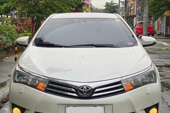Sell Pearl White 2014 Toyota Corolla Altis 