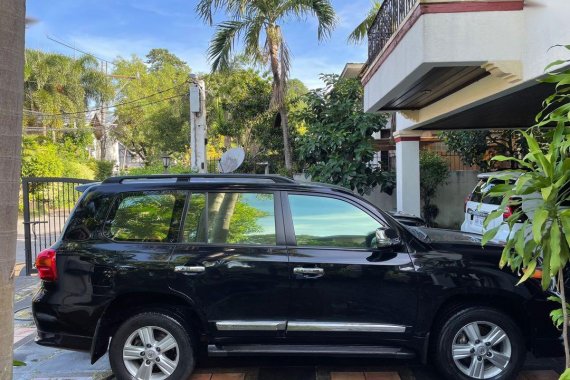 Sell Black 2014 Toyota Land Cruiser in Quezon City