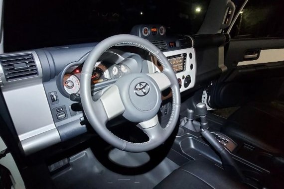Selling White Toyota FJ Cruiser 2016 in San Fernando