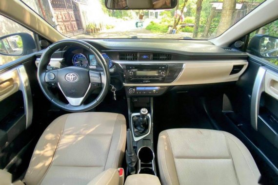 Pearl White Toyota Corolla Altis 2014 for sale in Calasiao