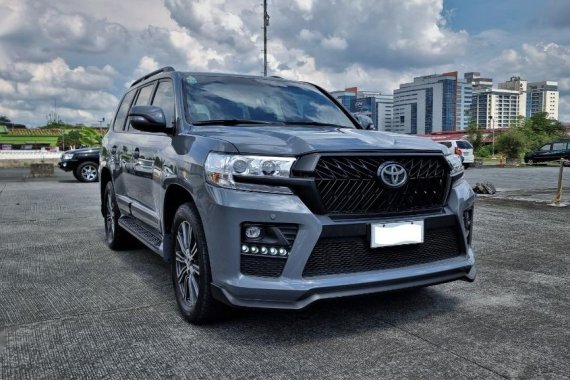 Selling Grey Toyota Land Cruiser 2012 in Pasig