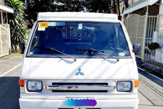 White Mitsubishi L300 2015 for sale in Las Piñas