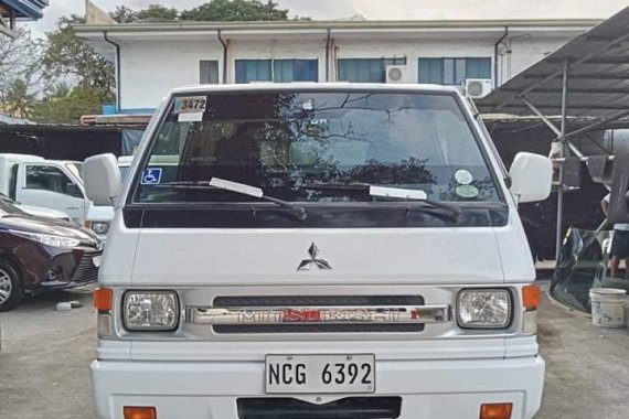 Selling White Mitsubishi L300 2016 in Quezon 