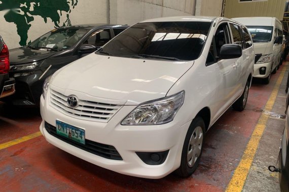 Selling White Toyota Innova 2012 in San Juan