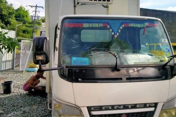 White Mitsubishi Fuso 2018 for sale in Muntinlupa 