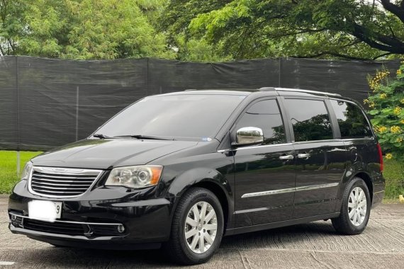 Selling Black Chrysler Town And Country 2014 in Las Piñas