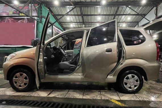 Selling Silver Toyota Avanza 2011 in Taguig