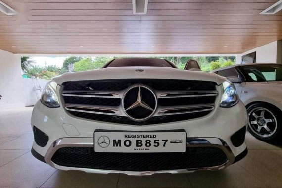 Selling White Mercedes-Benz GLC200 2018 in Santa Maria