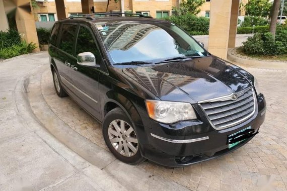 Selling Black Chrysler Town And Country 2011 in Pasig