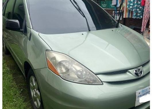 Sell Silver 2010 Toyota Sienna in Quezon City