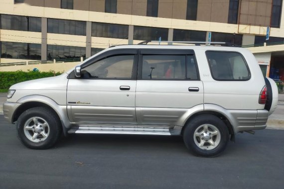 Pearl White Isuzu Crosswind 2003 for sale in Taguig