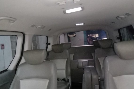 Selling Silver Hyundai Starex 2010 in Manila