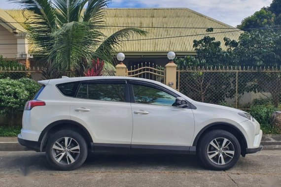 White Toyota RAV4 2017 for sale in Iloilo