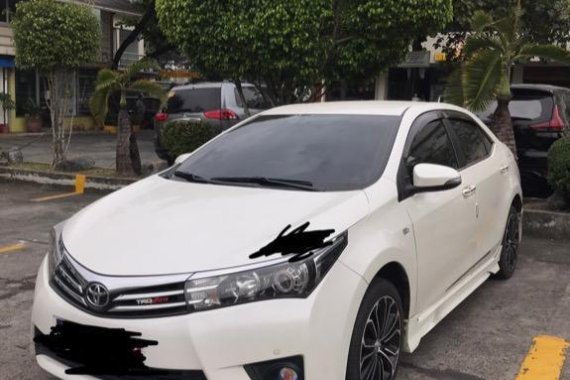 Selling Pearl White Toyota Corolla Altis 2015 in Bulacan