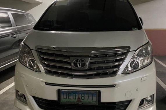 Pearl White Toyota Alphard 2013 for sale in Makati 