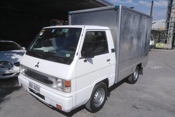 Selling White Mitsubishi L300 2016 in Manila