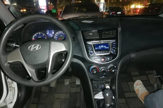 White Hyundai Accent 2015 for sale in Makati