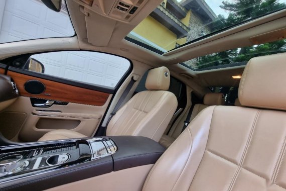 Red Jaguar XJL 2014 for sale in Las Piñas