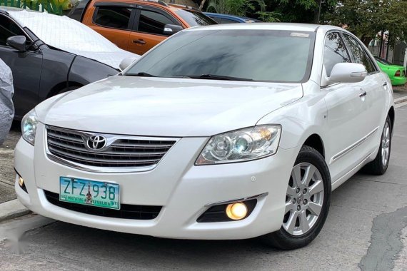 Sell Pearl White 2006 Toyota Camry in Las Piñas