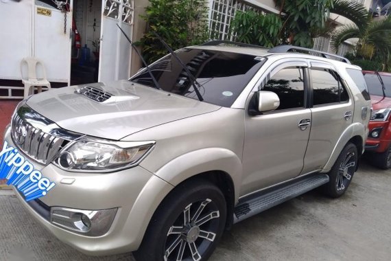 Selling Brightsilver Toyota Fortuner 2014 in Quezon