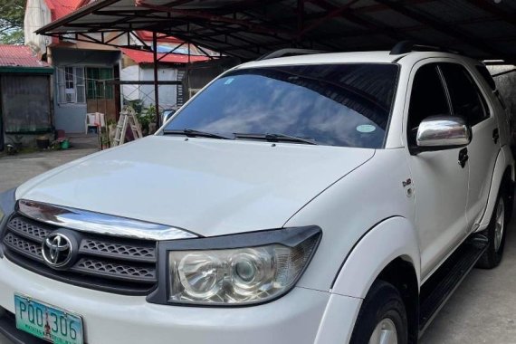 Pearl White Toyota Fortuner 2010 for sale in Lucena