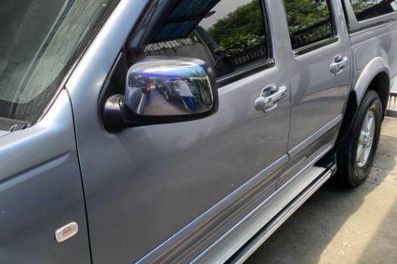 Selling Silver Isuzu D-Max 2005 in Los Baños