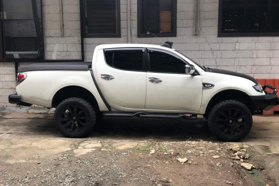 Sell White 2014 Mitsubishi Strada in Manila