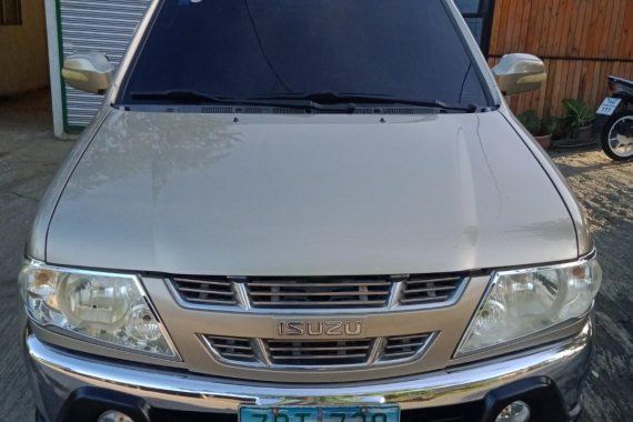Silver Isuzu Crosswind 2008 for sale in Talisay