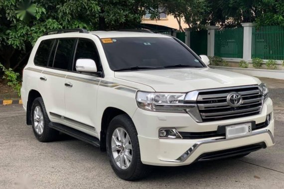 Sell Pearl White 2018 Toyota Land Cruiser in Quezon City