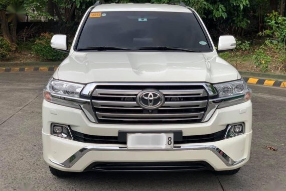 Sell Pearl White 2018 Toyota Land Cruiser in Quezon City