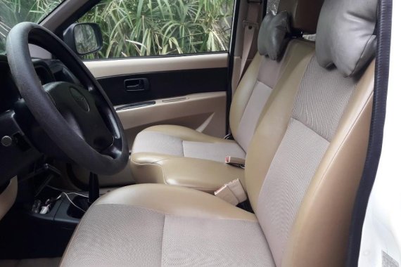 White Isuzu Crosswind 2016 for sale in Quezon City