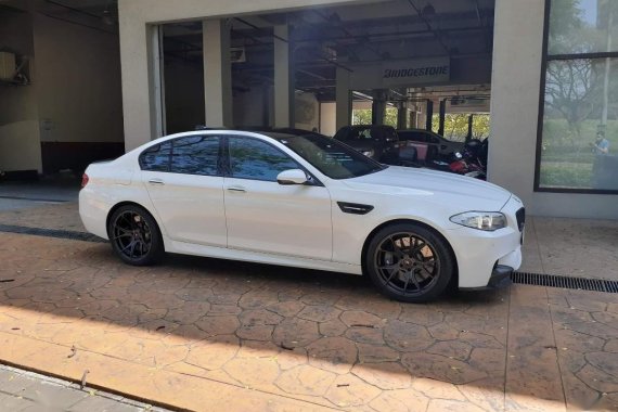 Selling White BMW M5 2013 in Muntinlupa