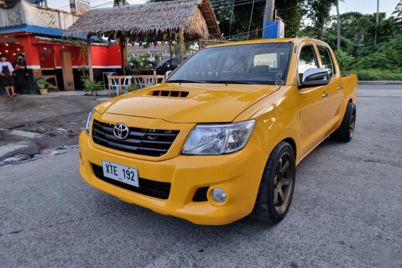 Selling Yellow Toyota Hilux 2005 in Pateros