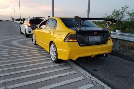 Yellow Honda Civic 2006 for sale in Automatic