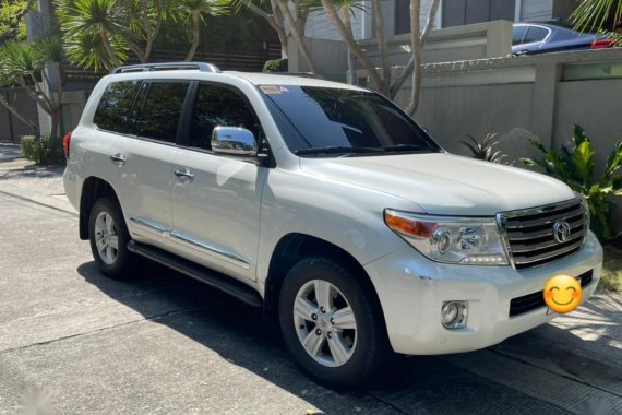 White Toyota Land Cruiser 2014 for sale in Muntinlupa