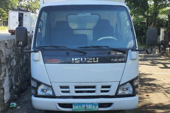 Pearl White Isuzu Nhr 2010 for sale in Manual