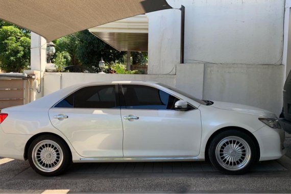 Selling Pearl White Toyota Camry 2013 in Muntinlupa