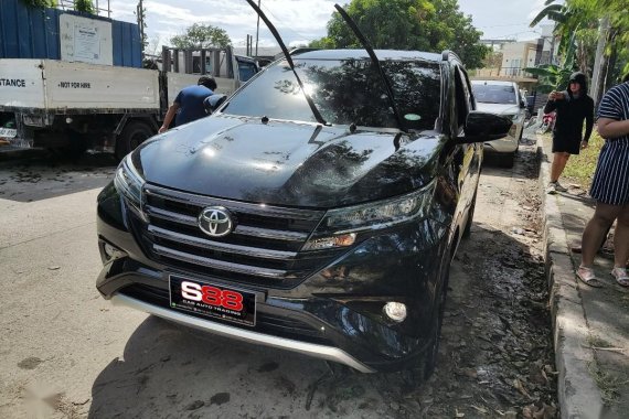 Selling Black Toyota Rush 2021 in Quezon