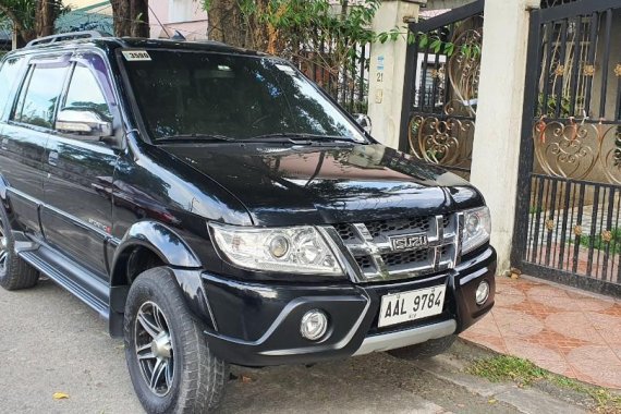 Selling Black Isuzu Sportivo 2014 in Quezon City