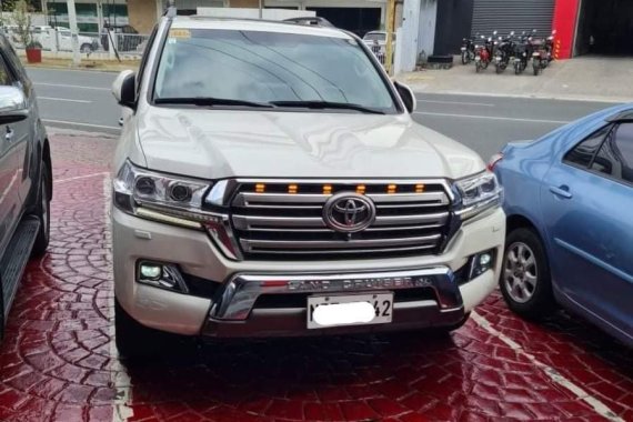 Selling Pearl White Toyota Land Cruiser 2016 in Makati