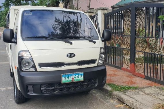 Selling Pearl White Kia Kc2700 2013 in Quezon City