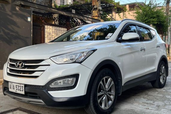 Pearl White Hyundai Santa Fe 2015 for sale in Automatic