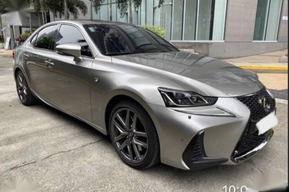 Selling Silver Lexus IS350 2018 in Pasig