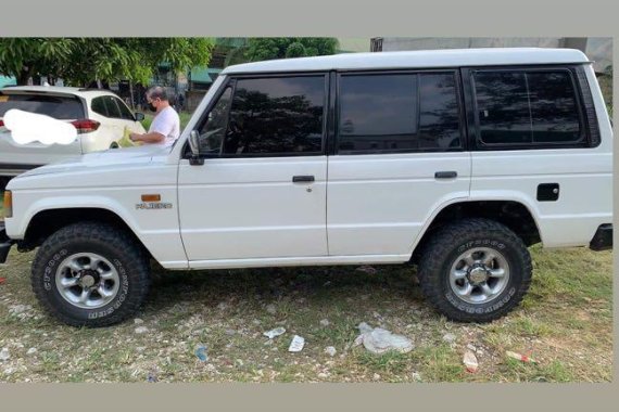 Selling White Mitsubishi Pajero 1990 in Angat