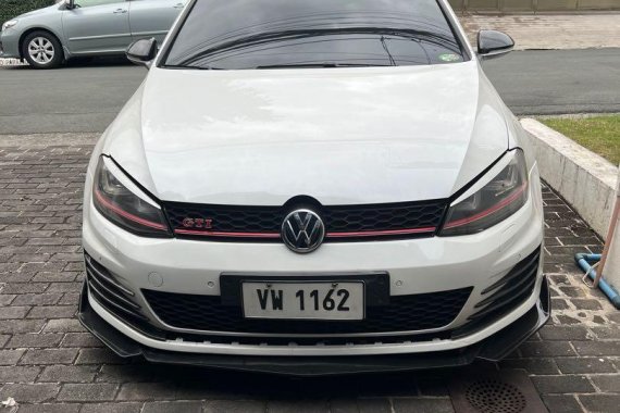 Selling White Volkswagen Golf 2016 in Muntinlupa