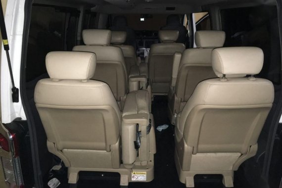 Selling White Nissan NV350 Urvan 2018 in Parañaque