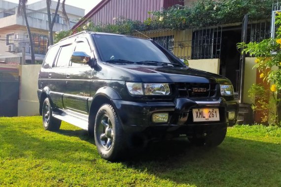 Selling Black Isuzu Crosswind 2003 in Marikina